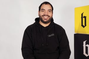 Black Inside: Unser Leiter in der Anwendungsentwicklung im Interview 