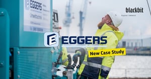 Ein Werbebild für eine Fallstudie von Eggers Umwelttechnik. Im Vordergrund ist ein Arbeiter in gelber Warnschutzjacke und weißer Schutzhelm zu sehen, der an einer technischen Anlage arbeitet. Das Eggers-Firmenlogo erscheint prominent in der Mitte des Bildes in dunkelblau mit einem stilisierten 'E' Im quadratischen Eck ist das 'blackbit digital Commerce' Logo platziert. Ein gelber Banner mit der Aufschrift 'New Case Study' befindet sich in der unteren rechten Ecke.