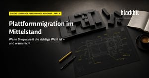 Banner mit der Aufschrift „Plattformmigration im Mittelstand: Wann Shopware 6 die richtige Wahl ist – und wann nicht“ von blackbit digital Commerce. Im Hintergrund ist ein Architekturentwurf mit Bausteinen zu sehen.