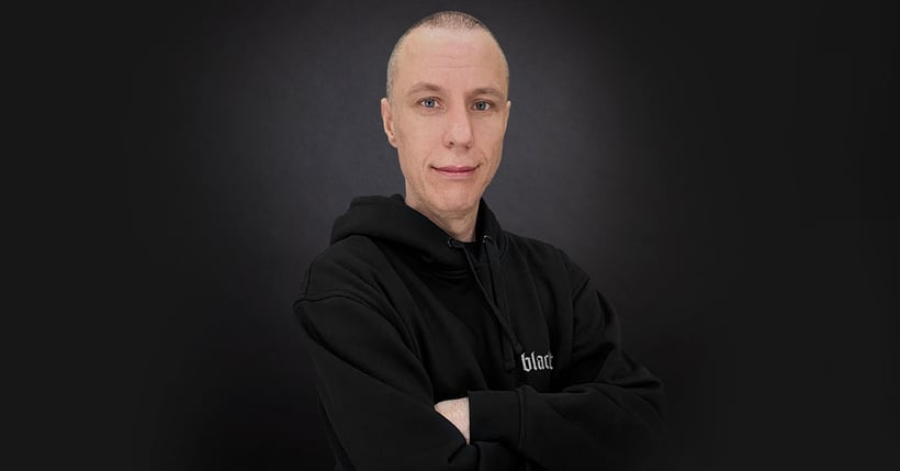 Oleksiy: 15 Jahre User-zentriertes Programmieren machen den Senior Backend-Dev zum routinierten Php-Entwickler.