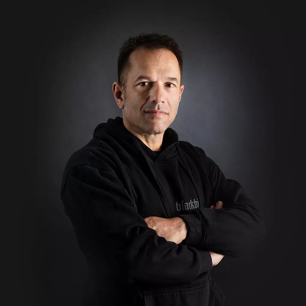 Stefano-PortraitB-sRGB_1000x1000px_web_-_media-3ea90a99-query_2x